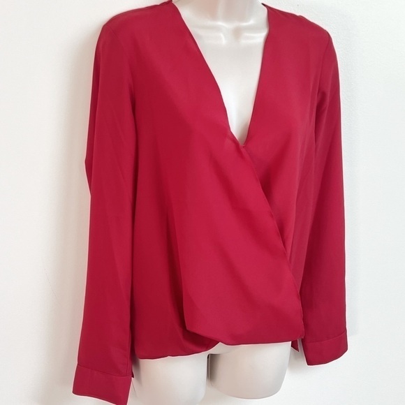🆕 BCBGeneration v neck hi low surplice blouse top red small - Picture 2 of 9